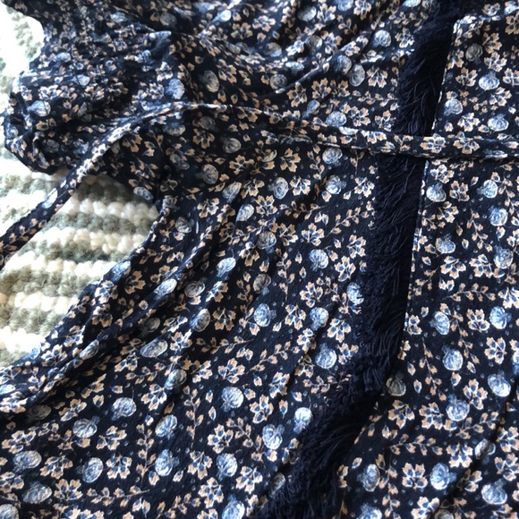 H&M cute ditzy flower top - Picture 4 of 7